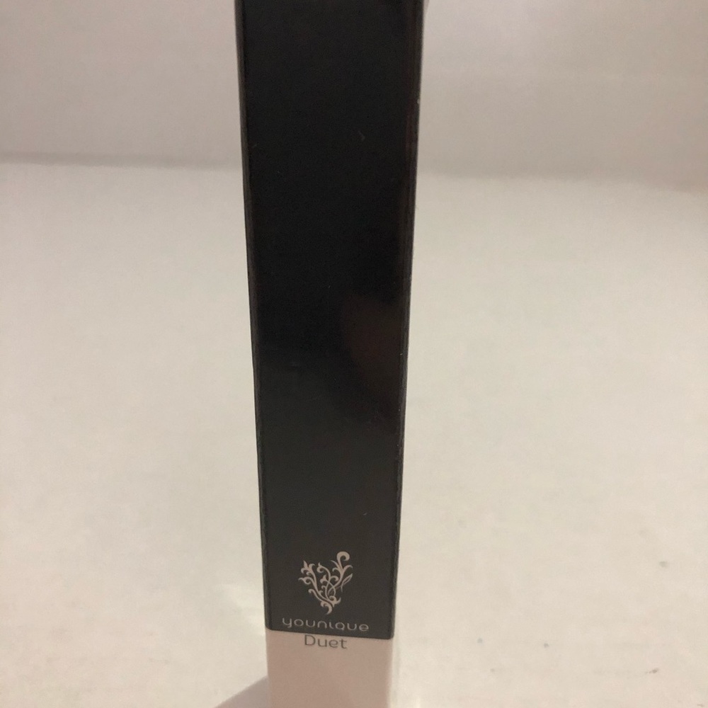 Younique Duet Contouring Stick- Medium